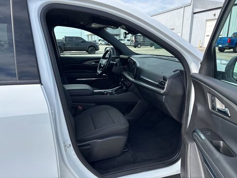 Used 2025 Chevrolet Traverse LT AWD/4WD image 18