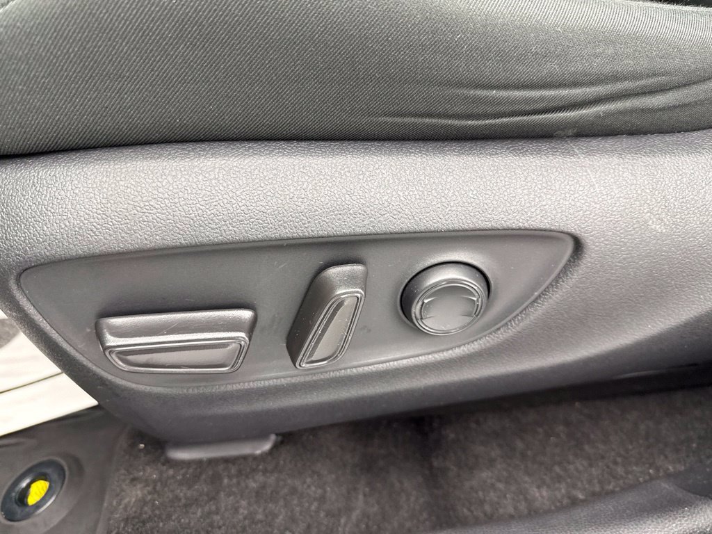 Used 2020 Toyota RAV4 XLE w/ Convenience Package FWD image 21
