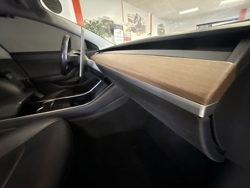Used 2018 Tesla Model 3 Mid Range RWD image 17