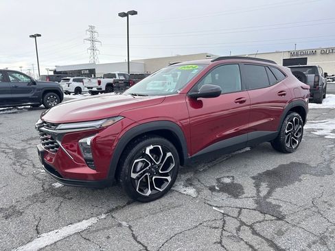 Certified 2024 Chevrolet Trax RS image 2