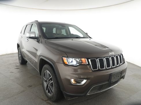 Used 2019 Jeep Grand Cherokee Limited image 3