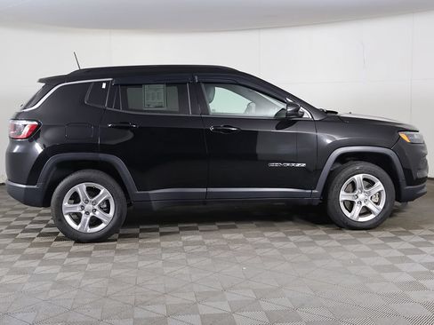 Used 2023 Jeep Compass Latitude w/ Sun and Sound Group AWD/4WD image 17