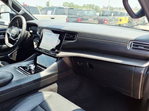 Used 2024 Jeep Wagoneer Series II w/ Flexible Seating Group RWD image 12