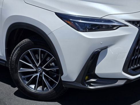 Used 2025 Lexus NX 250 FWD w/ Accessory Package (2T) image 9