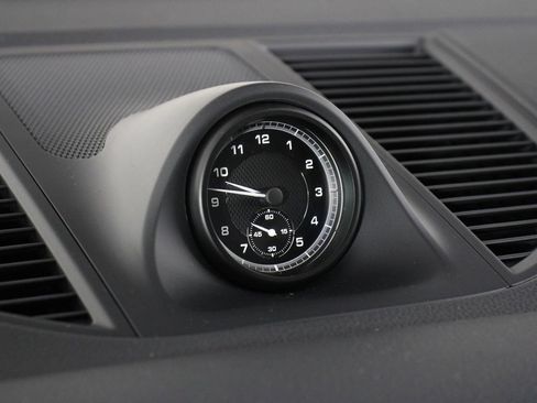 New 2026 Porsche Macan image 16