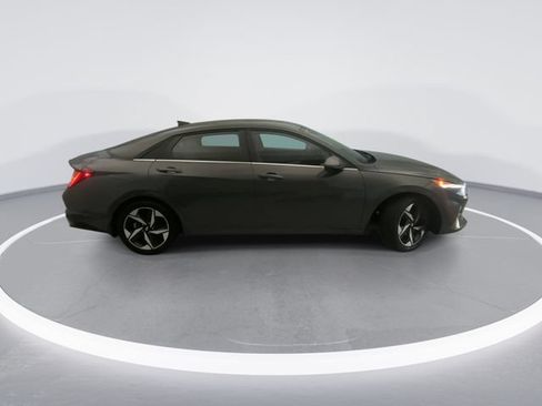 Used 2023 Hyundai Elantra Limited FWD image 7