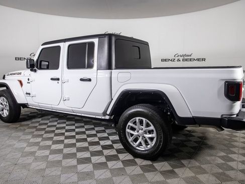 Used 2023 Jeep Gladiator Sport AWD/4WD image 9