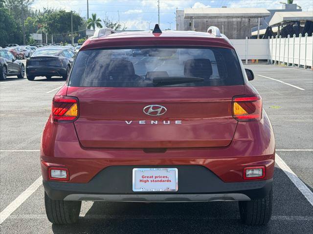 Used 2022 Hyundai Venue Limited w/ Cargo Package FWD image 6