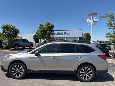 Used 2017 Subaru Outback 2.5i Limited AWD/4WD image 8