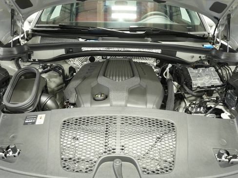 Certified 2026 Porsche Macan AWD/4WD image 30
