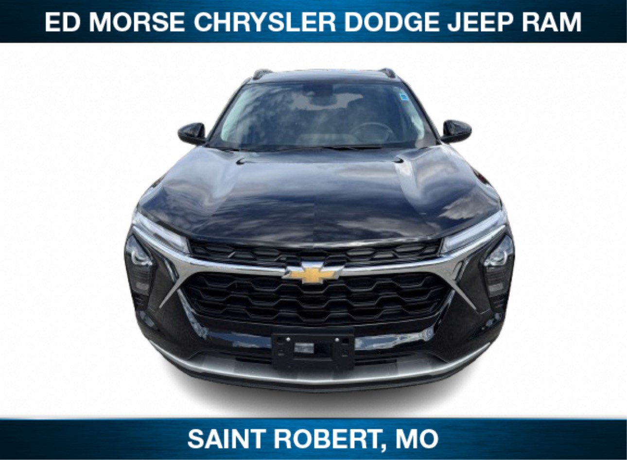 Used 2025 Chevrolet Trax LT w/ Driver Confidence Package FWD image 2