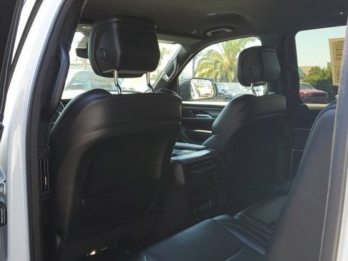 Used 2024 Jeep Wagoneer L Series II w/ Flexible Seating Group RWD image 17