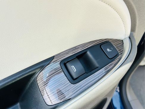 Used 2021 Chevrolet Malibu Premier image 36