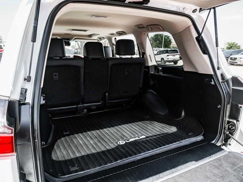 Used 2021 Lexus LX 570 4WD w/ Luxury Package image 55