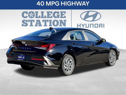 Used 2024 Hyundai Elantra SEL image 8