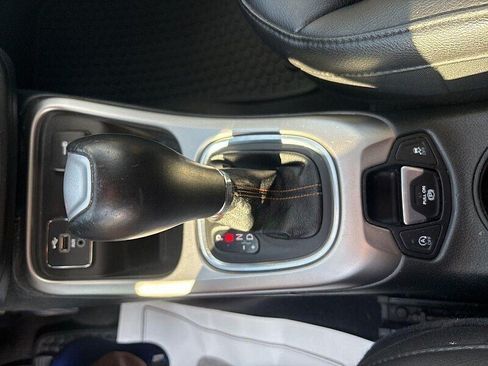Used 2018 Jeep Compass Latitude w/ Popular Equipment Group FWD image 27