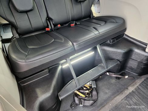 Used 2022 Chrysler Pacifica Touring-L FWD image 59