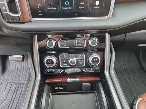 Used 2023 GMC Yukon XL Denali Ultimate image 41