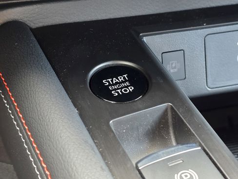Used 2025 Nissan Kicks SR AWD/4WD image 32