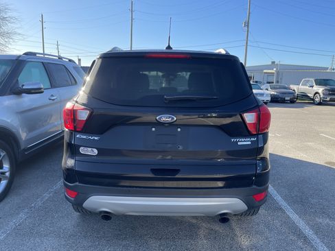 Used 2019 Ford Escape Titanium image 2