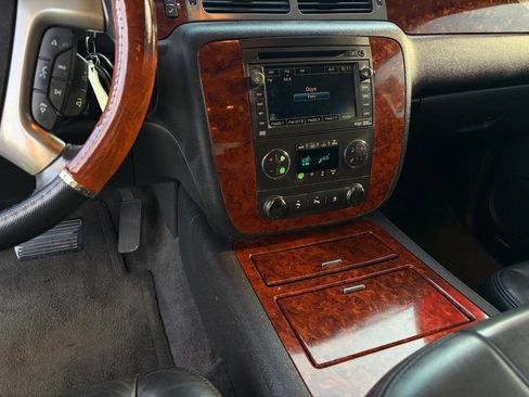 Used 2011 Chevrolet Tahoe LTZ AWD/4WD image 19