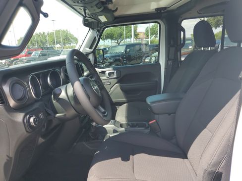 Used 2023 Jeep Gladiator Sport AWD/4WD image 12