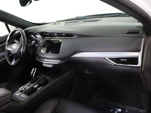Used 2020 Cadillac XT4 Premium Luxury w/ Cold Weather Package AWD/4WD image 31