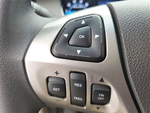 Used 2017 Ford Taurus SE image 23