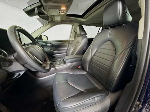 Certified 2022 Toyota Highlander XLE image 11