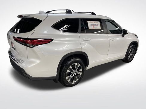 Certified 2023 Toyota Highlander XLE image 5