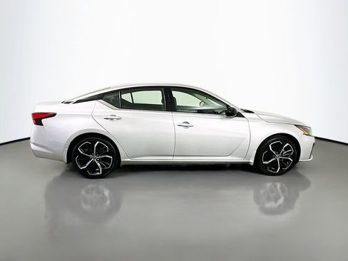 Used 2023 Nissan Altima 2.5 SR w/ SR Premium Package image 4