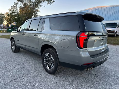 Used 2025 Chevrolet Suburban Z71 image 5