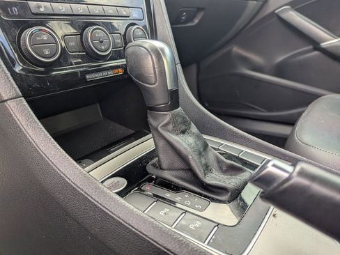 Used 2022 Volkswagen Passat 2.0T image 14