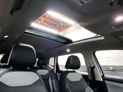 Used 2022 Volkswagen Taos SEL image 24