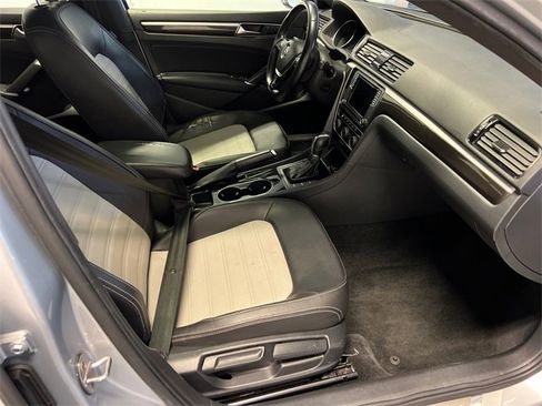 Used 2018 Volkswagen Passat 3.6 image 6