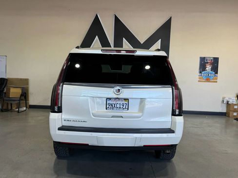 Used 2015 Cadillac Escalade Luxury image 6