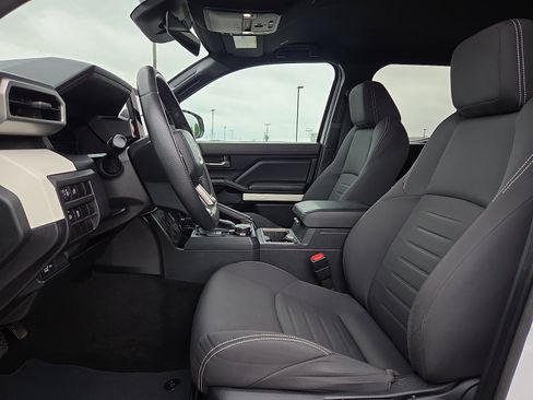 Used 2024 Toyota Tacoma TRD Off-Road AWD/4WD image 15