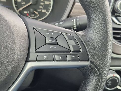 Used 2025 Nissan Altima 2.5 SV FWD image 21