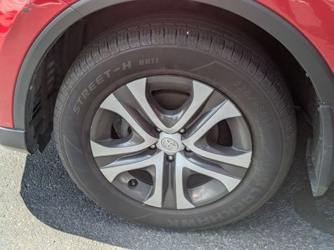 Used 2016 Toyota RAV4 LE AWD/4WD image 7