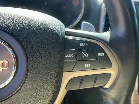 Used 2016 Jeep Grand Cherokee Laredo 75th Anniversary image 29