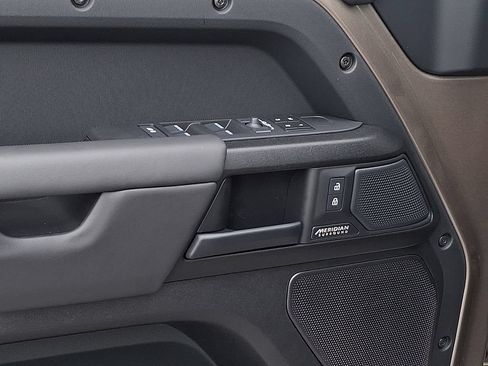 New 2026 Land Rover Defender 110 AWD/4WD image 8