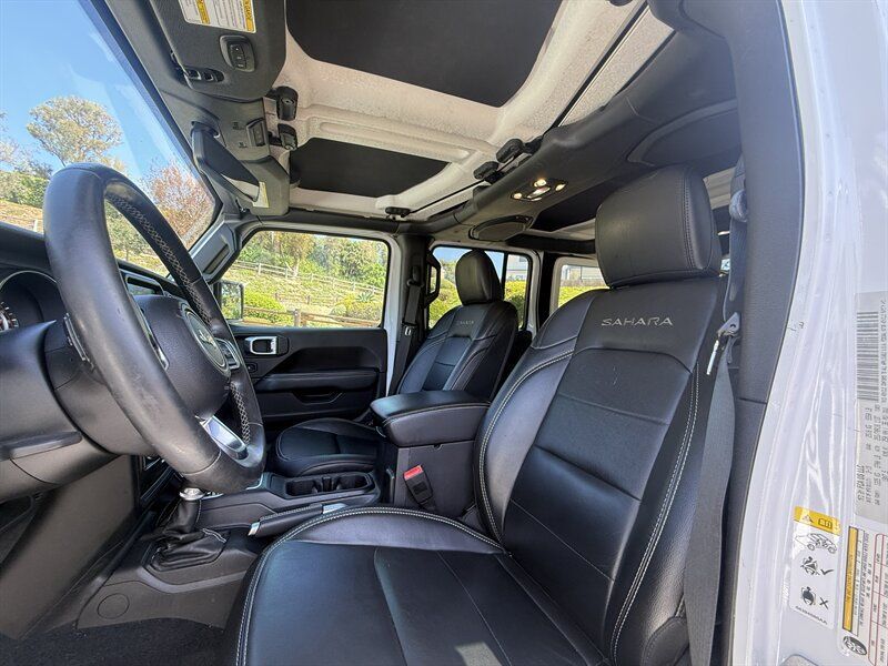 Used 2019 Jeep Wrangler Unlimited Sahara AWD/4WD image 16