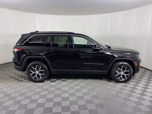 Used 2023 Jeep Grand Cherokee Limited image 7