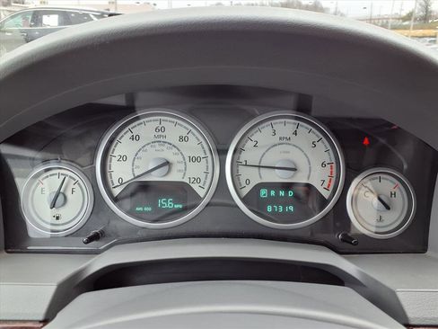 Used 2010 Chrysler Town & Country Touring image 14