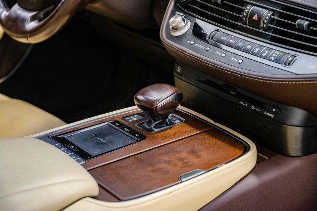 Used 2018 Lexus LS 500 w/ Accessory Package (Z1) RWD image 29