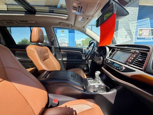 Used 2017 Toyota Highlander Limited Platinum w/ Protection Package #3 AWD/4WD image 28