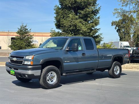 Used 2006 Chevrolet Silverado 3500 LT w/ Skid Plate Package image 2