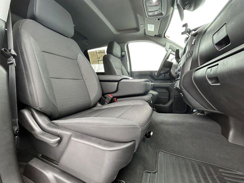 Used 2025 Chevrolet Silverado 2500 Custom w/ Custom Value Package image 18