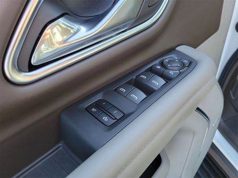 Used 2021 Chevrolet Tahoe LT w/ LT Signature Package image 23