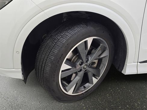 Used 2024 Audi Q4 e-tron Premium Plus w/ Premium Plus image 29